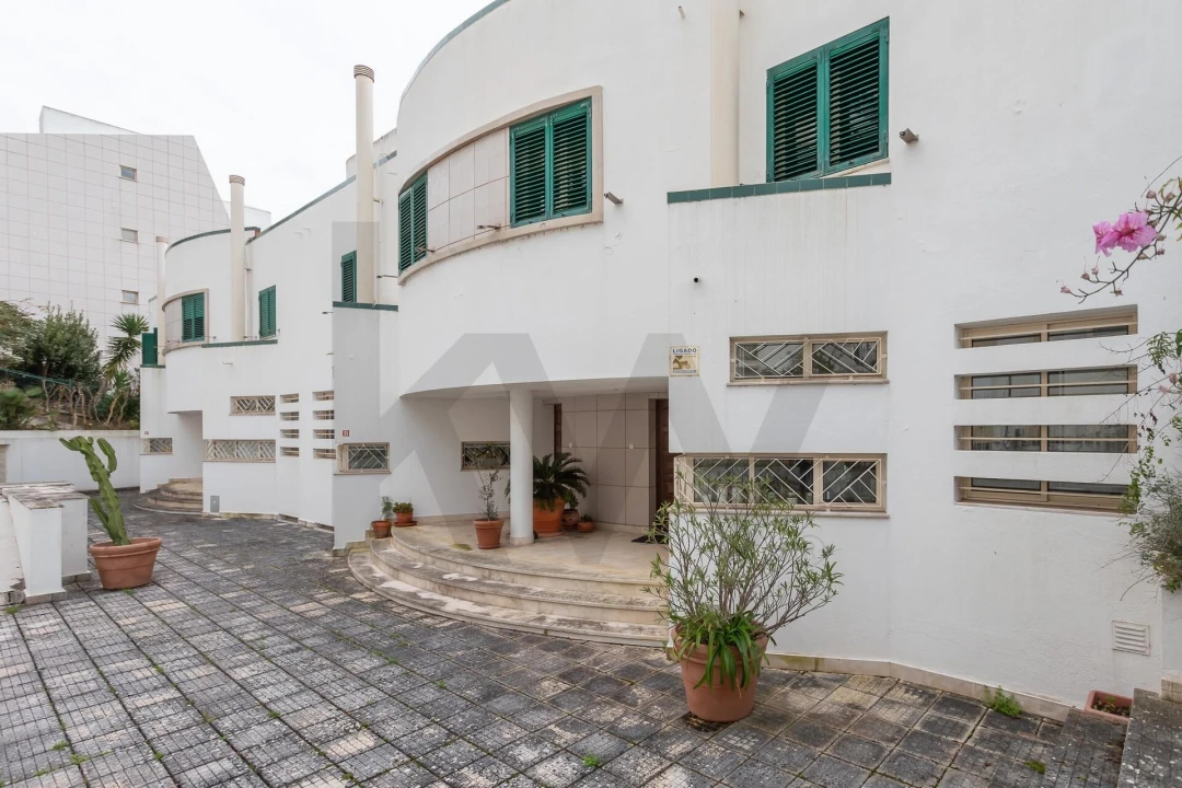 Moradia T4 para Venda em Algés, Linda-A-Velha e Cruz Quebrada-Dafundo Foto 4