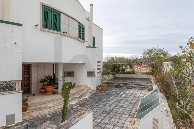 Moradia T4 para Venda em Algés, Linda-A-Velha e Cruz Quebrada-Dafundo Foto 3