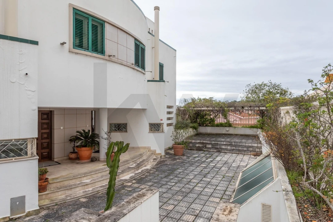 Moradia T4 para Venda em Algés, Linda-A-Velha e Cruz Quebrada-Dafundo Foto 3