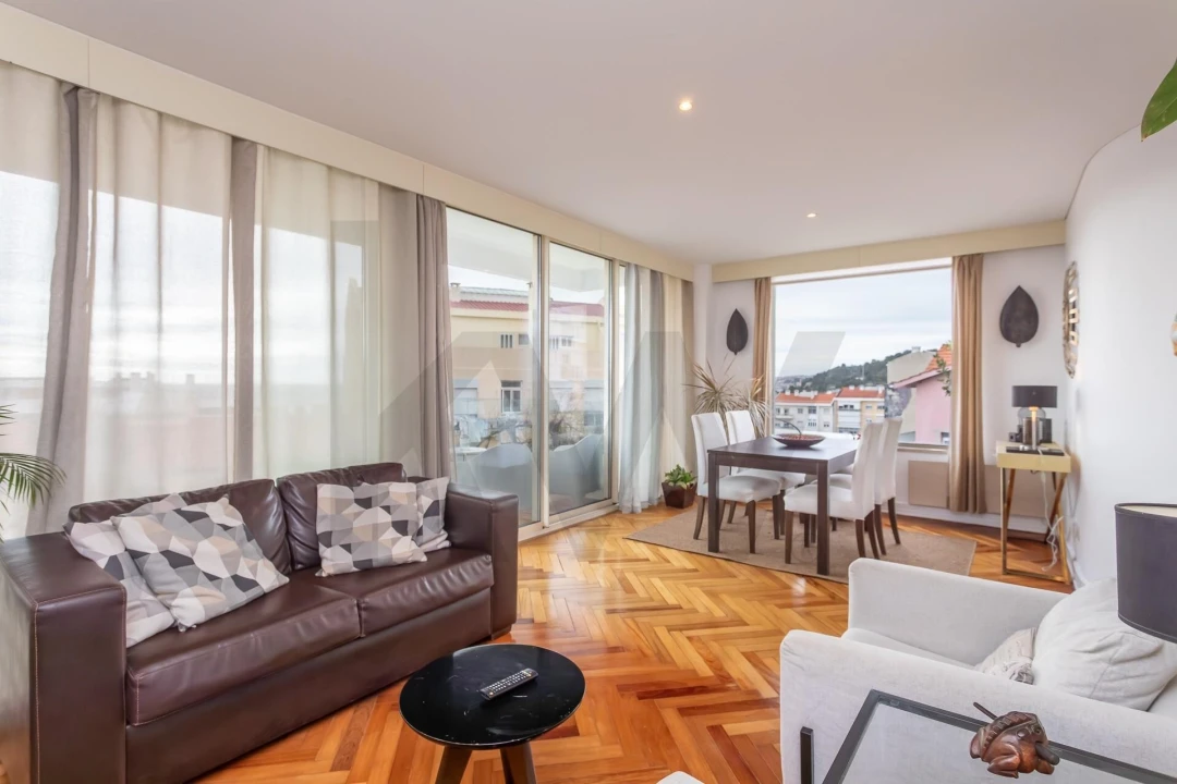 Moradia T4 para Venda em Algés, Linda-A-Velha e Cruz Quebrada-Dafundo Foto 1