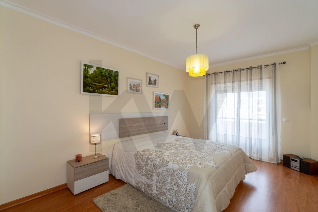 Apartamento T3 para Venda em Quelfes Foto 14