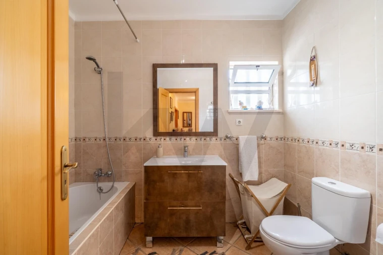 Apartamento T3 para Venda em Quelfes Foto 17