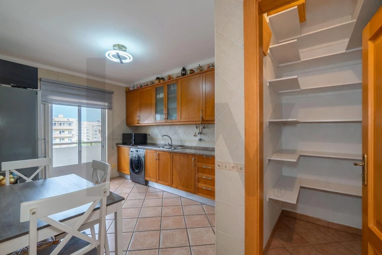 Apartamento T3 para Venda em Quelfes Foto 7