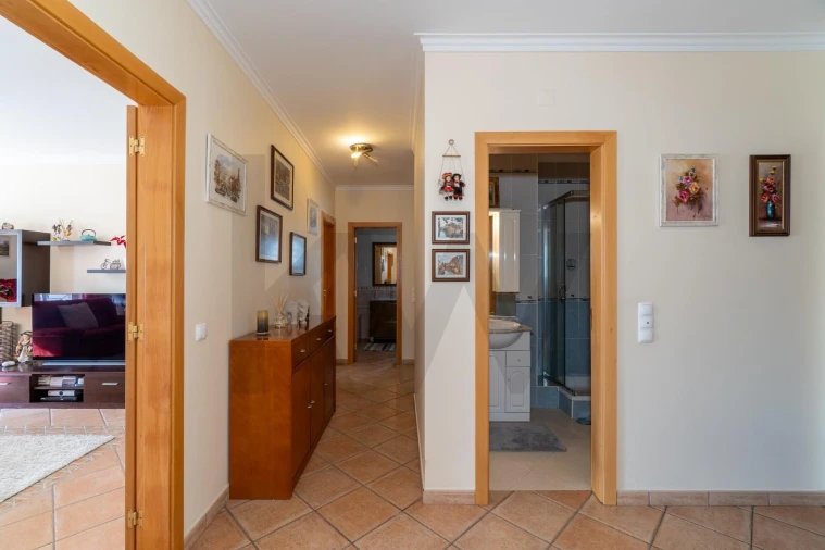 Apartamento T3 para Venda em Quelfes Foto 2