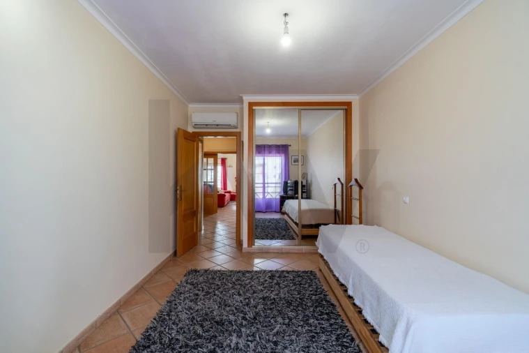 Apartamento T3 para Venda em Quelfes Foto 10