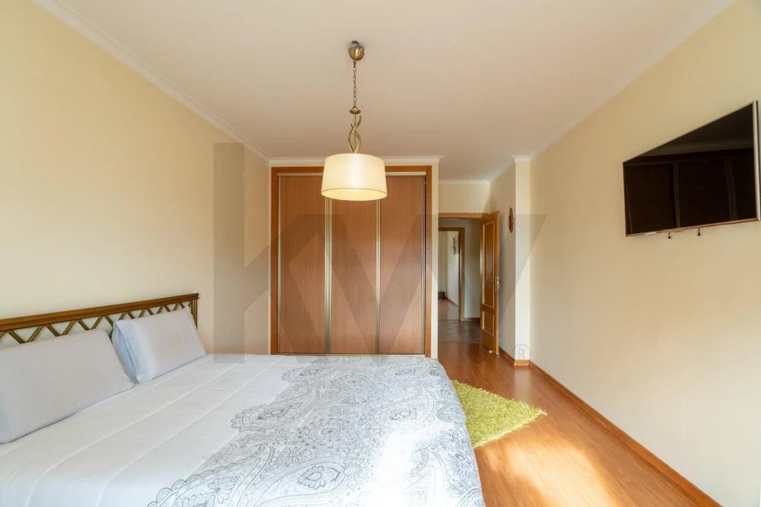 Apartamento T3 para Venda em Quelfes Foto 16