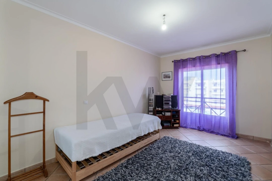 Apartamento T3 para Venda em Quelfes Foto 11