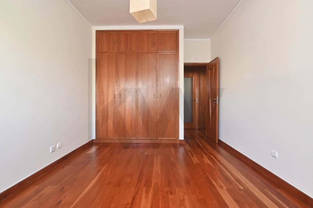 Apartamento T3 para Arrendamento em Carcavelos e Parede Foto 8