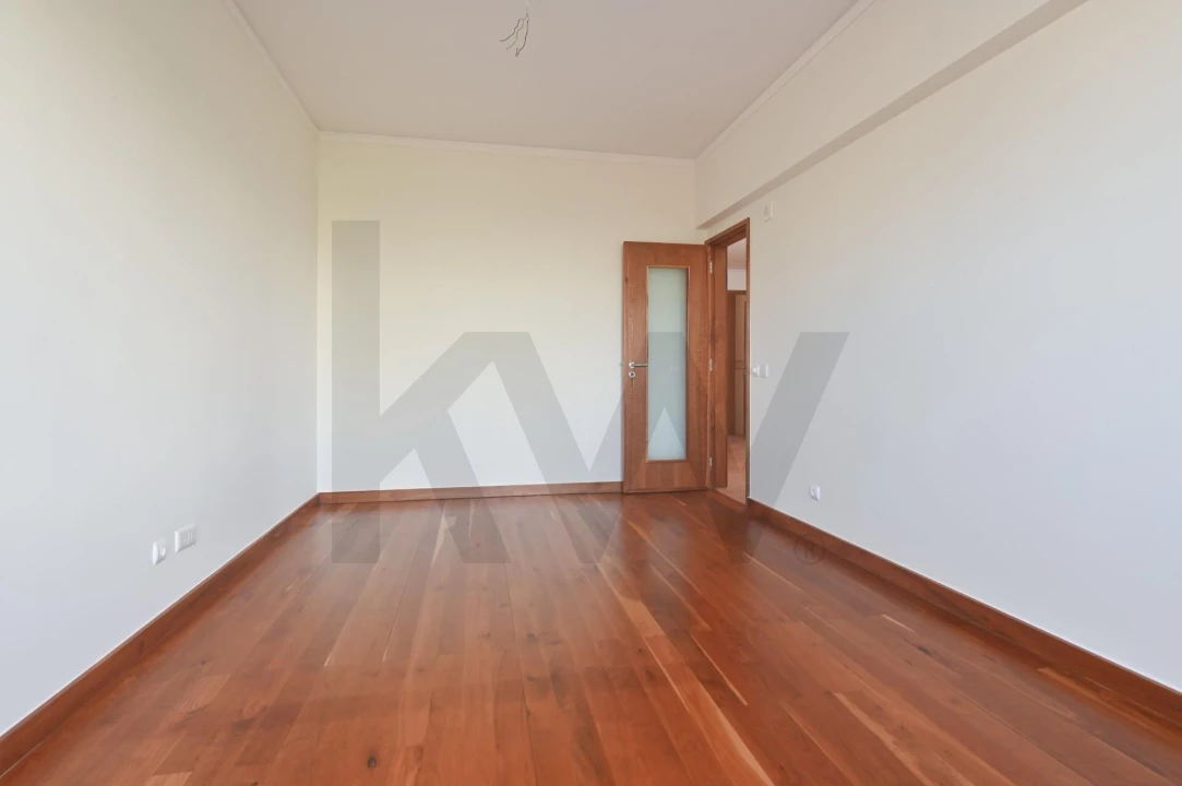 Apartamento T3 para Arrendamento em Carcavelos e Parede Foto 13