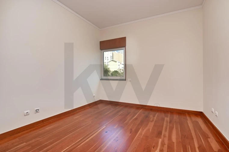 Apartamento T3 para Arrendamento em Carcavelos e Parede Foto 11