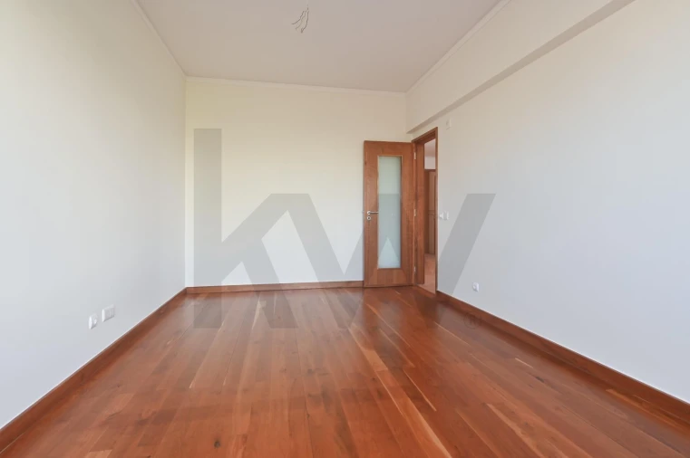 Apartamento T3 para Arrendamento em Carcavelos e Parede Foto 13