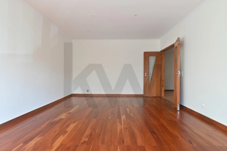 Apartamento T3 para Arrendamento em Carcavelos e Parede Foto 3