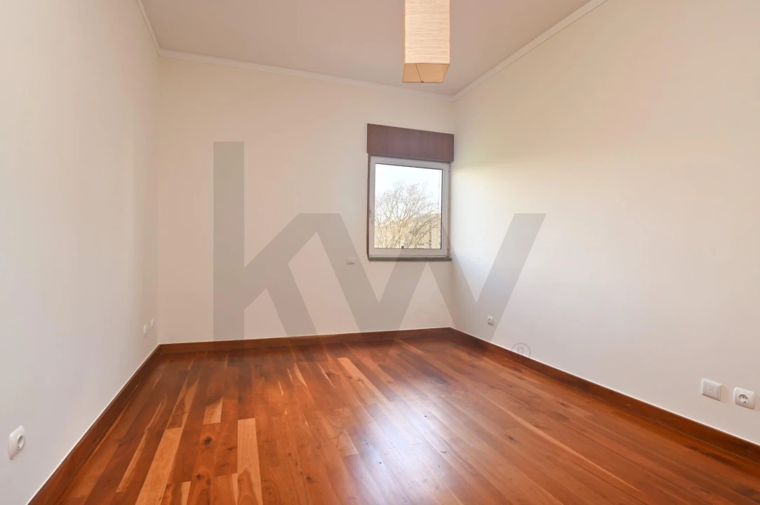 Apartamento T3 para Arrendamento em Carcavelos e Parede Foto 9