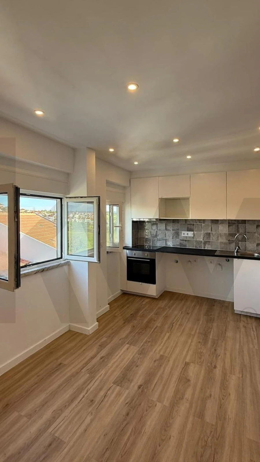 Apartamento T1 para Venda em Porto Salvo Foto 1