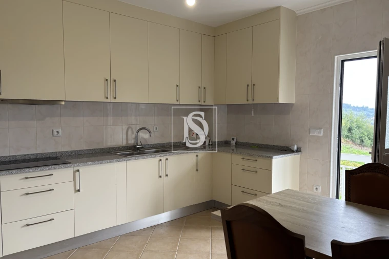 Moradia T3 para Venda em Castelões Foto 4