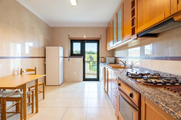 Apartamento T2 para Arrendamento em Lagos (São Sebastião e Santa Maria) Foto 6