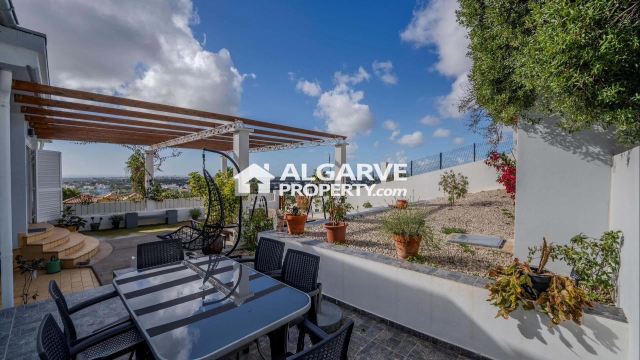Moradia T4 para Venda em Loule (São Sebastião) Foto 22