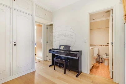 Apartamento T3 para Arrendamento férias em Algés, Linda-A-Velha e Cruz Quebrada-Dafundo