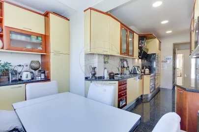 Apartamento T3 para Arrendamento férias em Algés, Linda-A-Velha e Cruz Quebrada-Dafundo