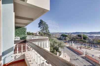 Apartamento T3 para Arrendamento férias em Algés, Linda-A-Velha e Cruz Quebrada-Dafundo