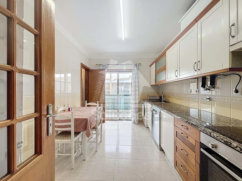 Apartamento T2 para Arrendamento em Lagos (São Sebastião e Santa Maria) Foto 2