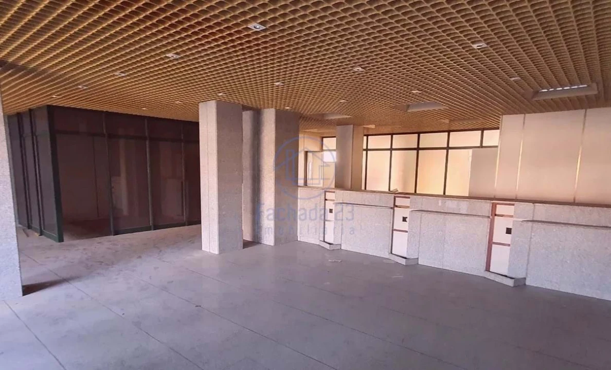 Negócio para Venda em Valadares Foto 1