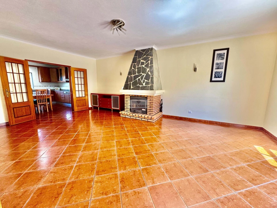 Moradia T3 para Venda em Odiaxere Foto 5