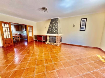 Moradia T3 para Venda em Odiaxere