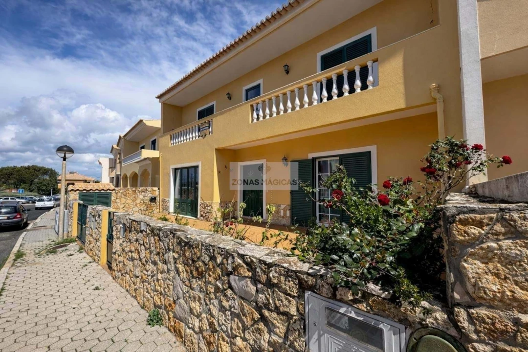 Moradia T3 para Venda em Odiaxere Foto 2