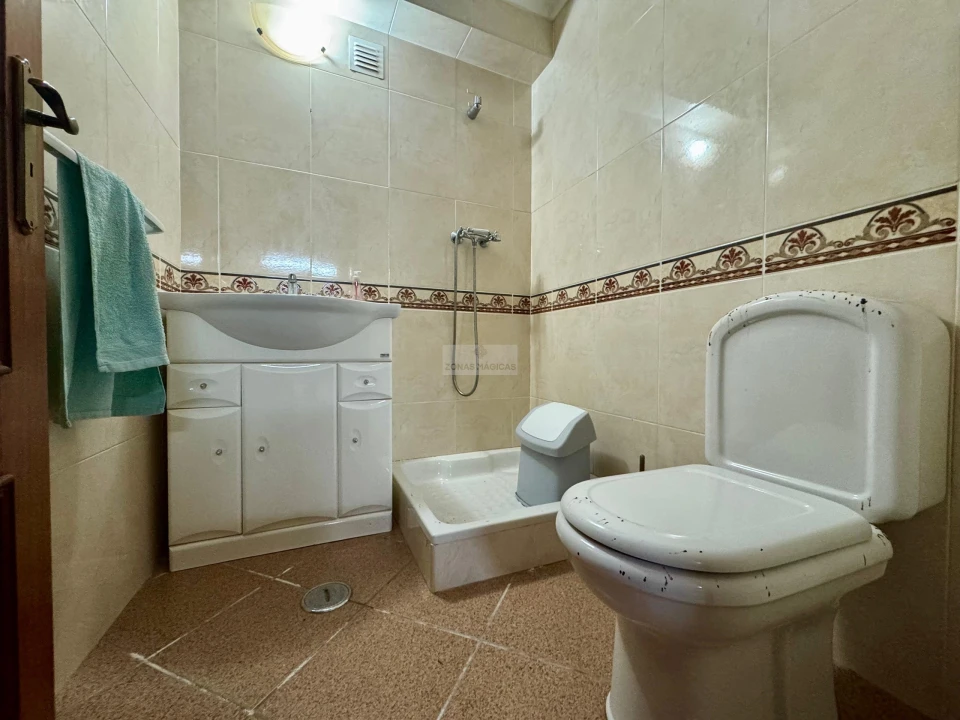 Moradia T3 para Venda em Odiaxere Foto 31