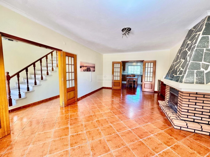 Moradia T3 para Venda em Odiaxere Foto 4