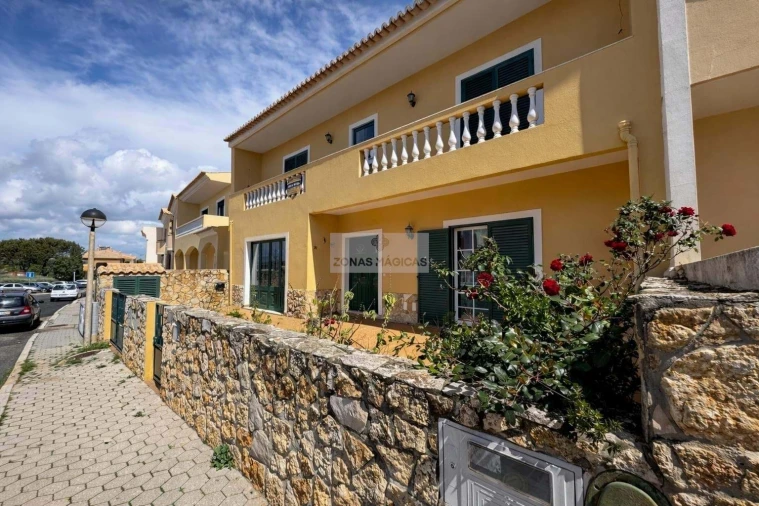 Moradia T3 para Venda em Odiaxere Foto 2