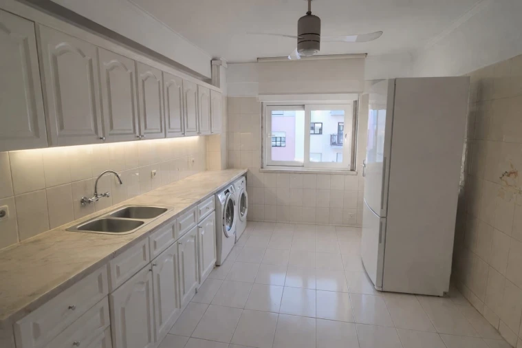 Apartamento T3 para Venda em Algés, Linda-A-Velha e Cruz Quebrada-Dafundo Foto 4