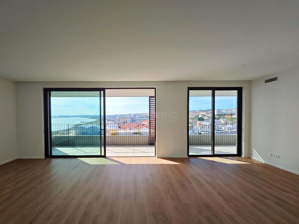 Apartamento T3 para Venda em Póvoa de Santa Iria e Forte da Casa Foto 5