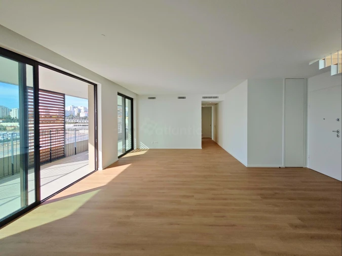 Apartamento T3 para Venda em Póvoa de Santa Iria e Forte da Casa Foto 2