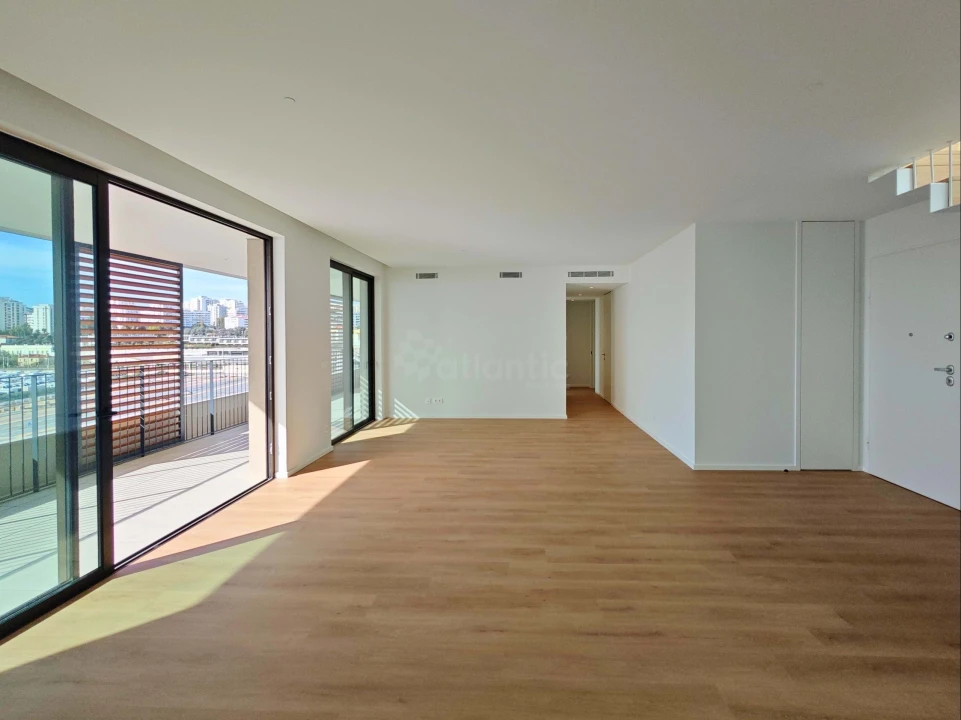 Apartamento T3 para Venda em Póvoa de Santa Iria e Forte da Casa Foto 2