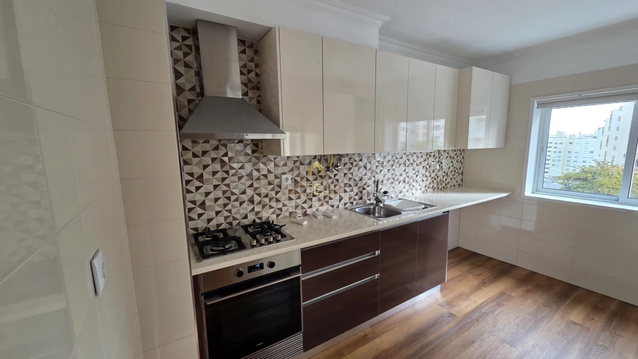 Apartamento T2 para Venda em Póvoa de Santa Iria e Forte da Casa Foto 7