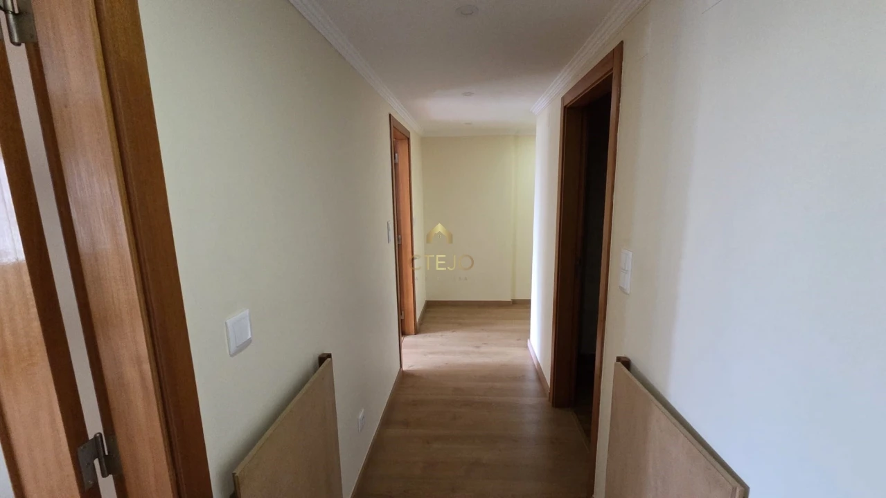 Apartamento T2 para Venda em Póvoa de Santa Iria e Forte da Casa Foto 6