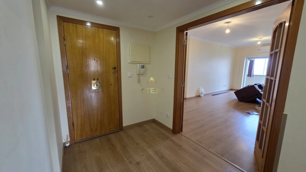 Apartamento T2 para Venda em Póvoa de Santa Iria e Forte da Casa Foto 2