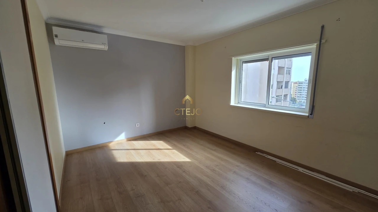 Apartamento T2 para Venda em Póvoa de Santa Iria e Forte da Casa Foto 12