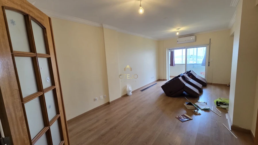 Apartamento T2 para Venda em Póvoa de Santa Iria e Forte da Casa Foto 3