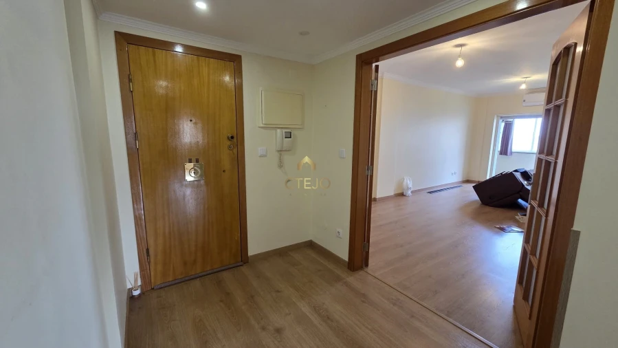Apartamento T2 para Venda em Póvoa de Santa Iria e Forte da Casa Foto 2