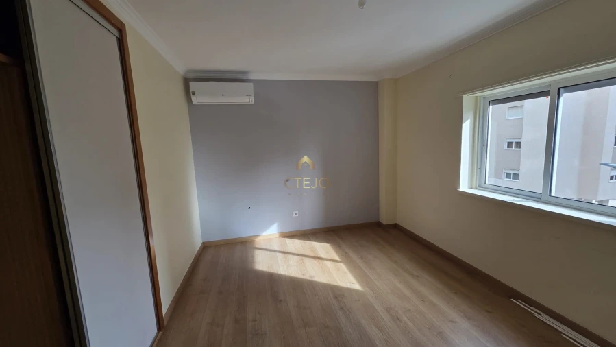 Apartamento T2 para Venda em Póvoa de Santa Iria e Forte da Casa Foto 10