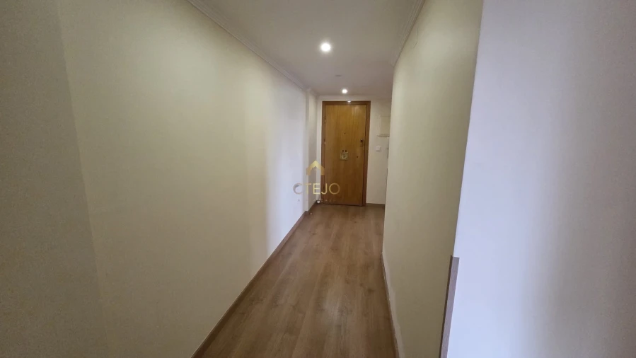 Apartamento T2 para Venda em Póvoa de Santa Iria e Forte da Casa Foto 4