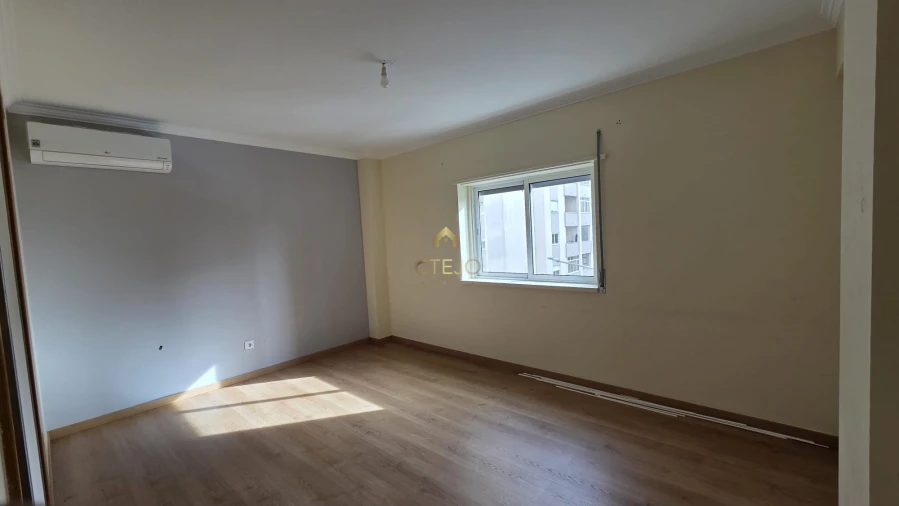 Apartamento T2 para Venda em Póvoa de Santa Iria e Forte da Casa Foto 13