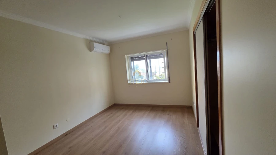 Apartamento T2 para Venda em Póvoa de Santa Iria e Forte da Casa Foto 17