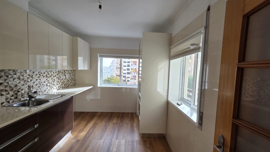 Apartamento T2 para Venda em Póvoa de Santa Iria e Forte da Casa Foto 5