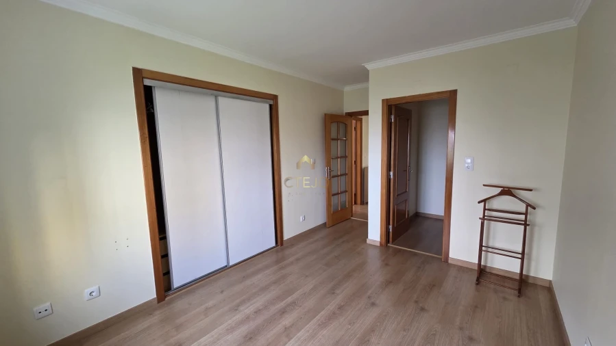 Apartamento T2 para Venda em Póvoa de Santa Iria e Forte da Casa Foto 15