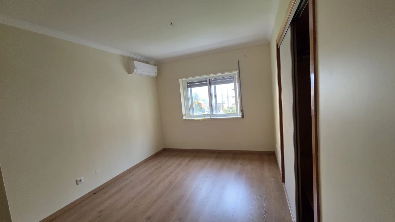 Apartamento T2 para Venda em Póvoa de Santa Iria e Forte da Casa Foto 17