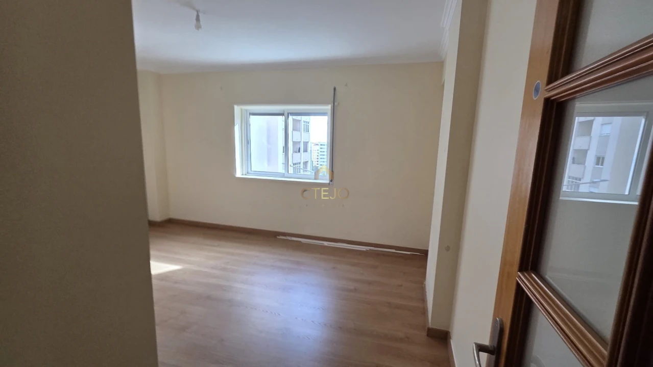 Apartamento T2 para Venda em Póvoa de Santa Iria e Forte da Casa Foto 18